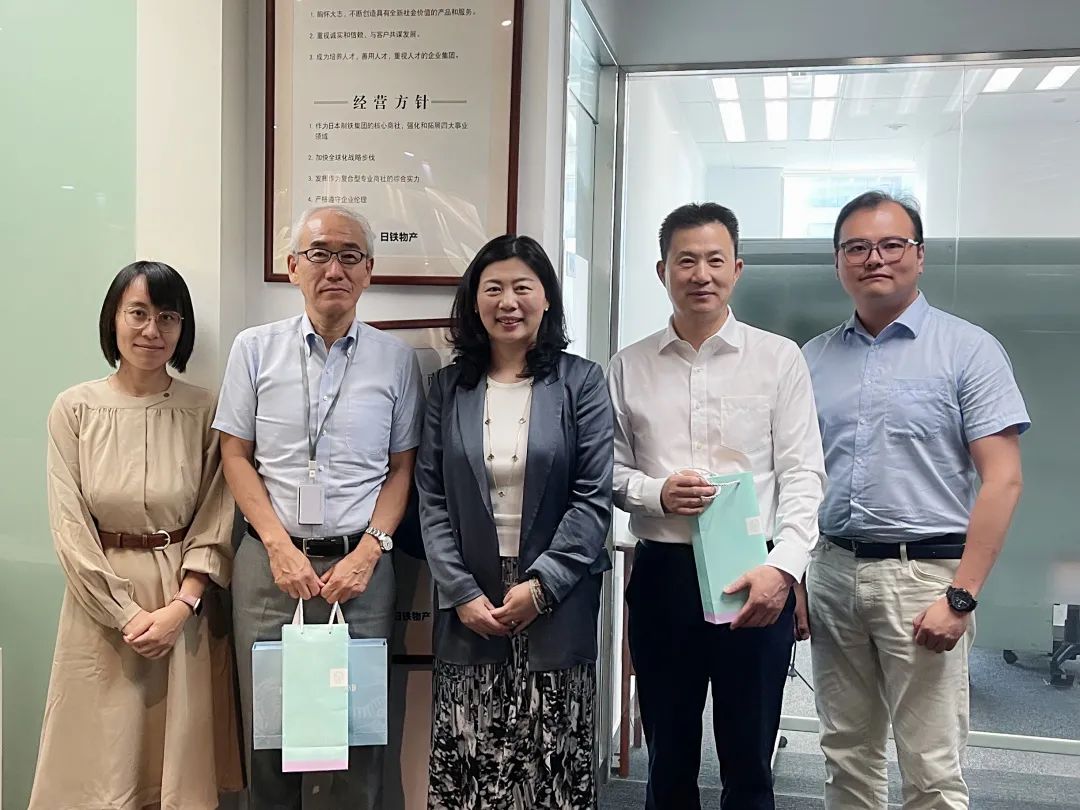 东浩兰生集团上海外服雇员工会慰问外企基层一线员工