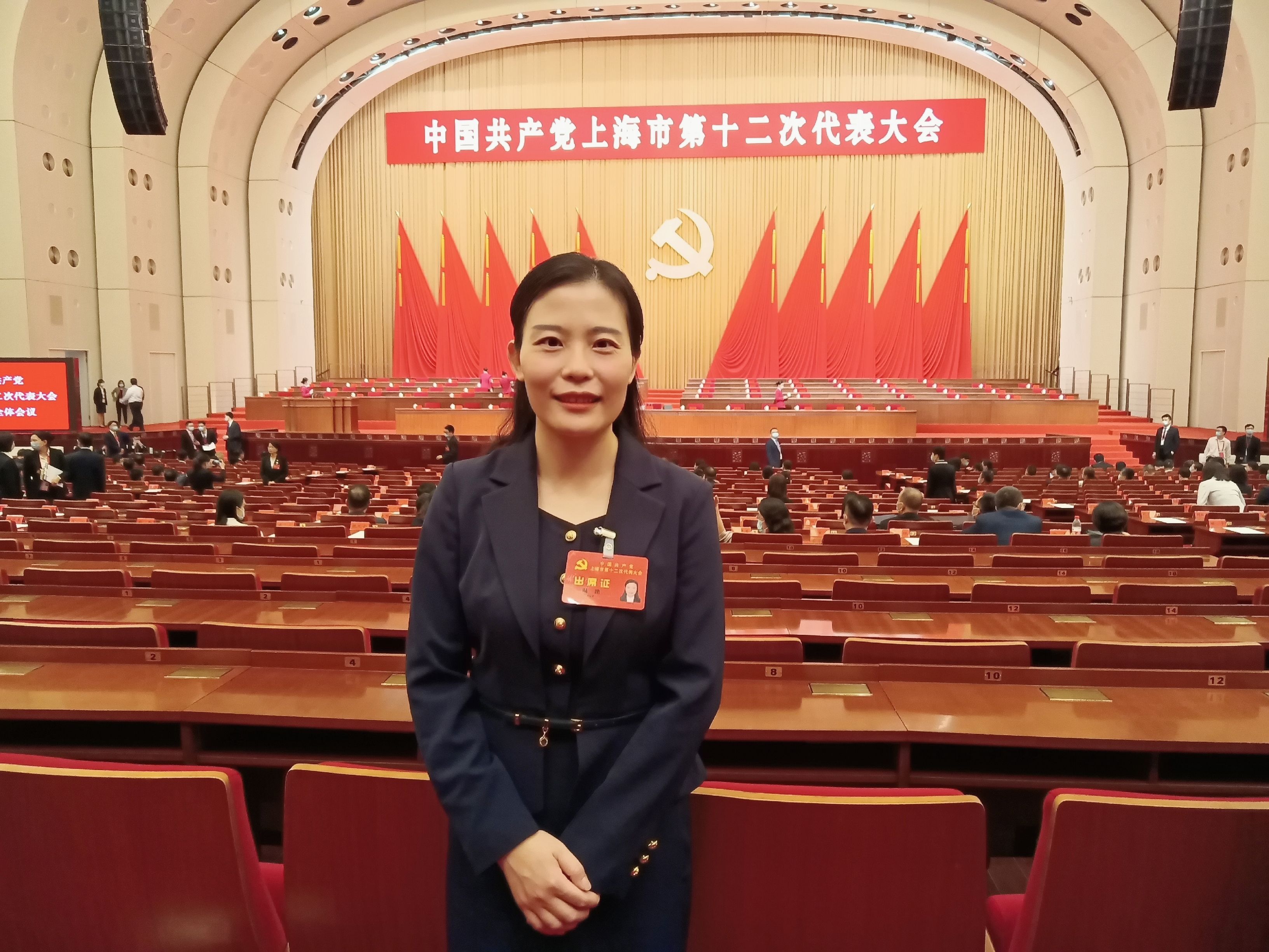 劳模党代表陆艳用行动把上海打造成法治民主最佳实践地