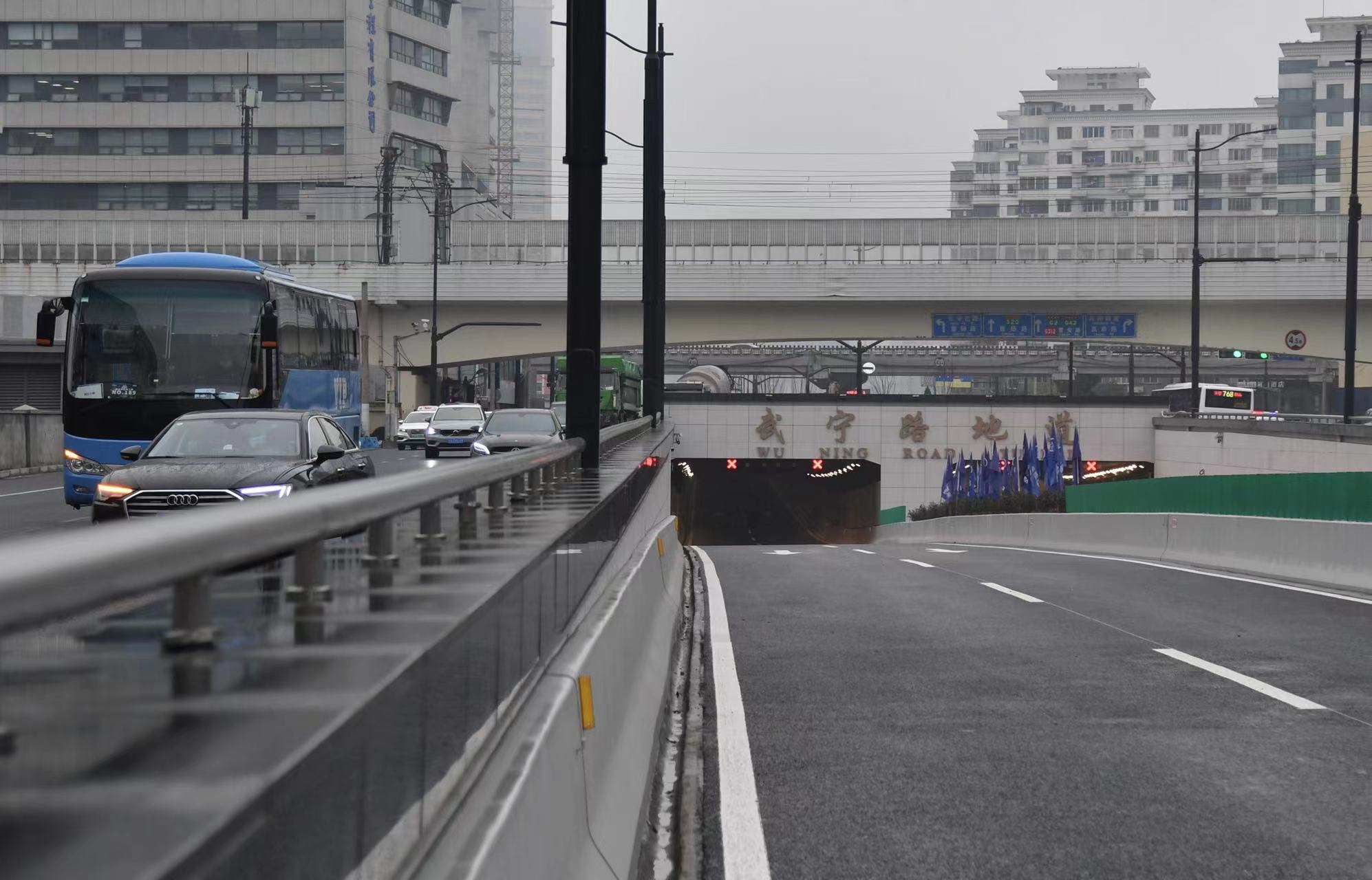 上海西大门敞新怀,武宁路快速化改建工程主线地道今晚22时通车